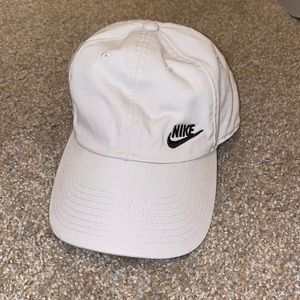 White Nike Heritage 86 Hat